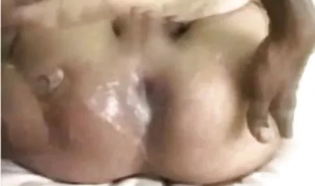 Stroking ભારતીય ખાનગી સેક્સ વિડિઓઝ તેમના ટોટી આરામ કરવા માટે