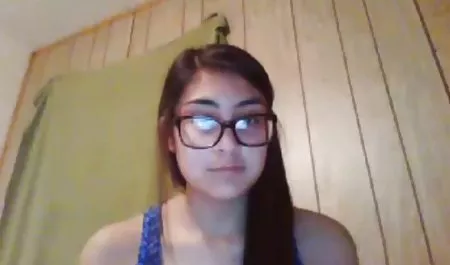 મોહક Striptease અને ભયાનક સોલો સેક્સ સાથે પુખ્ત