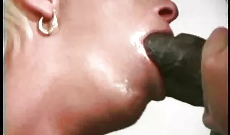 Boozed દાદી ગળે 2 Dicks એક સેક્સ પુખ્ત જ સમયે